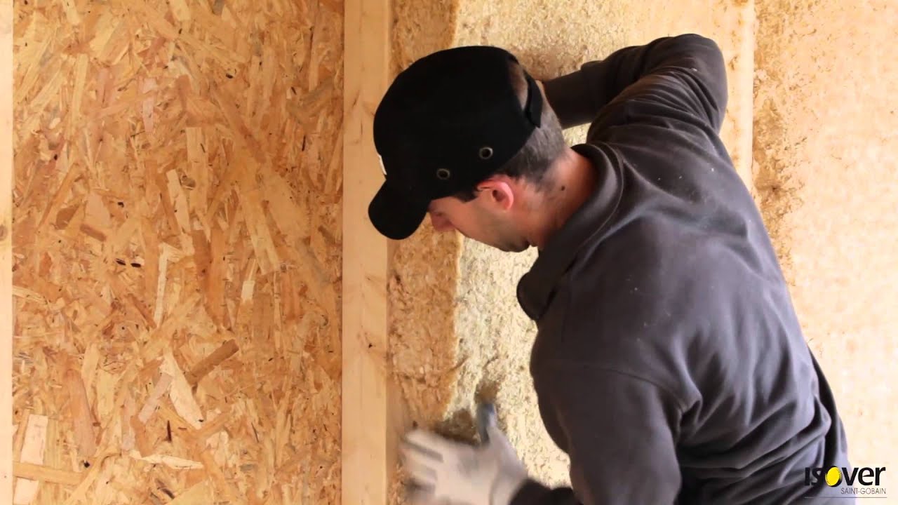 La laine de bois est un isolant naturel et écologique qui s'impose de plus en plus pour l'isolation de toiture. Alpha Combles expose une solution innovante.